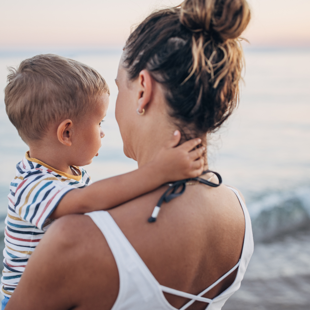 Mama mit Kind unterwegs